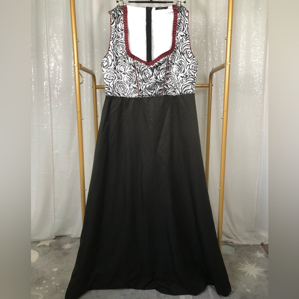 Vintage 80s/90s Metallic Silver Rose Floral Sleeveless Maxi Dress w/Frill Collar